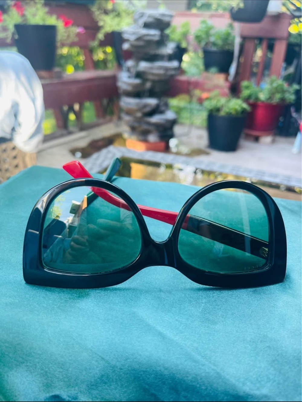 Gucci Black Frame Sunglasses with Red Temples and Green Lenses - Women